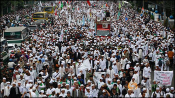 L’Islam estremista va a prendersi l’Indonesia