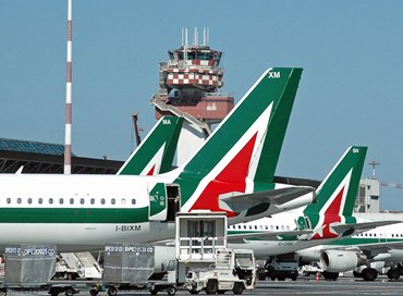Primi risparmi Alitalia, 100 milioni da contratti carburante