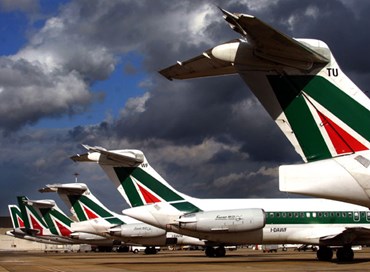 Offerte Alitalia al setaccio: si va verso il taglio agli stipendi