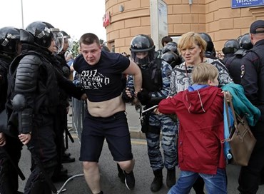 Russia, raffica di arresti a Mosca e San Pietroburgo