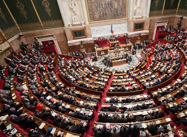 Francia: in Parlamento l’esercito dei novizi