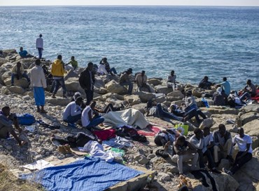 Migranti: in 400 tentano di passare in Francia