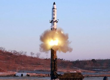 Corea del Nord lancia missile a lungo raggio