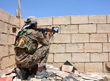 Isis: A Raqqa i curdi aprono la breccia
