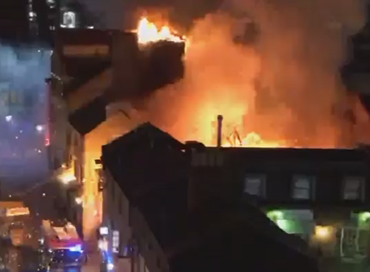 Londra brucia ancora, danni a Camden Market
