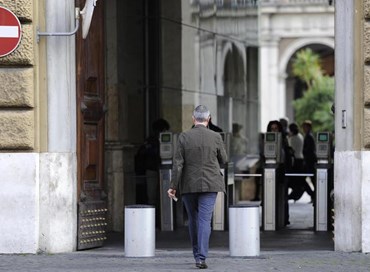 Ocse: in Italia dipendenti pubblici anziani e strapagati