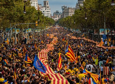 Madrid limita poteri Puigdemont e blocca le finanze catalane