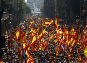 Catalogna, un milione al corteo unionista di Barcellona
