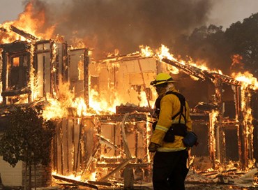 La California continua a bruciare, 17 i morti