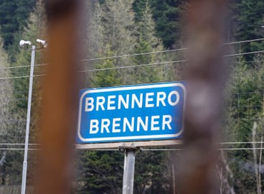 Migranti, l’Austria attiva il check point per i treni al Brennero