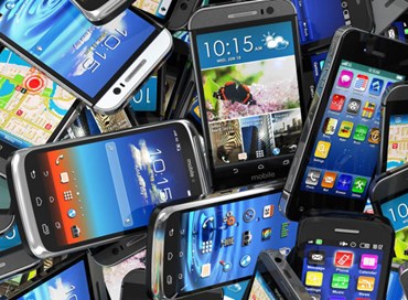 Malati di smartphone: un utente su quattro lo usa 7 ore al giorno