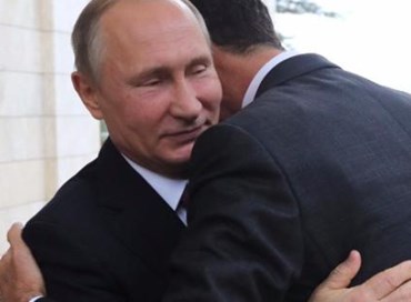 Putin abbraccia Assad: “La guerra all’Isis è quasi finita”