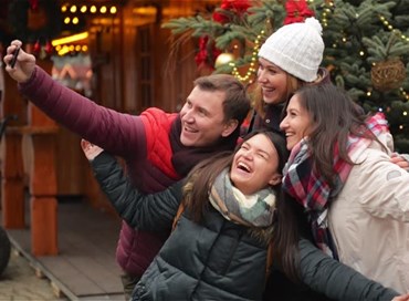 Selfie e chat: Natale “social” per otto italiani su dieci