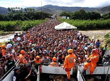 Venezuela, esodo di massa in fuga da Maduro