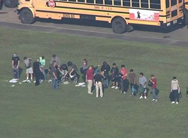 Texas, sparatoria in un liceo: almeno 10 morti