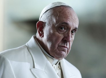 Il Papa punta l’indice contro il successo, il potere e il denaro