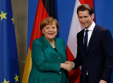 Migranti, Kurz e Merkel: “Sì alla proposta Juncker”