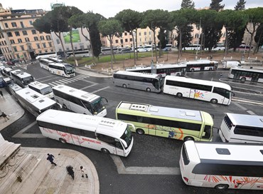 Roma: la protesta dei bus turistici blocca la città