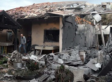 Israele, raid su Gaza dopo il razzo vicino Tel Aviv
