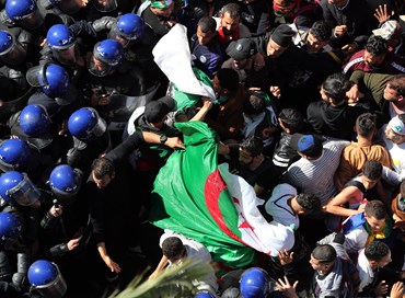 Algeria in piazza tra speranze di cambiamento e rischio Libia