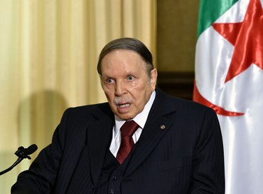 Algeria, Bouteflika si dimetterà “entro il 28 aprile”