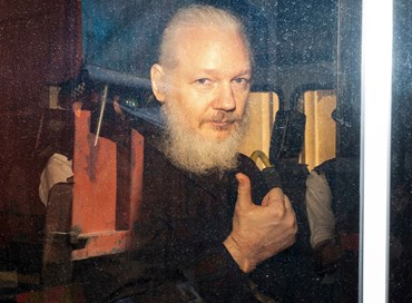 L’“Attacco al potere” è un gioco e ogni uomo potrebbe essere Assange