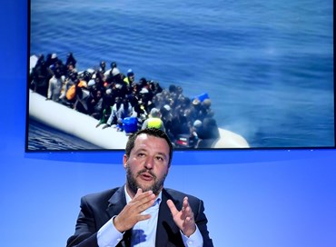 Migranti, Salvini scrive a Conte: “Su Sea-Watch intervenga l’Olanda”