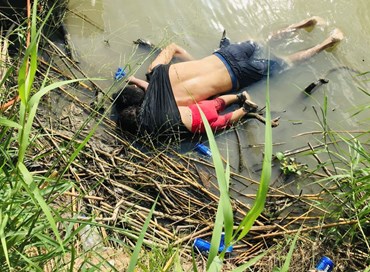 Padre e figlia annegati, foto shock indigna Usa