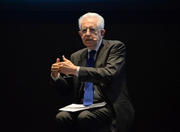 Monti: “Politica estera stravolta, Paese disarmato in Ue”