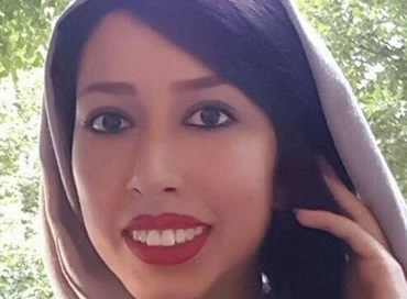 Iran, condannata a 24 anni di carcere attivista anti-hijab