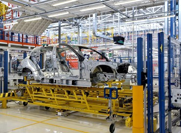 Produzione industriale, Istat: “A picco il settore auto”