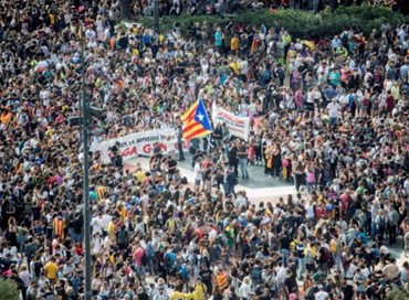 Catalogna, la protesta continua: almeno 41 feriti negli scontri