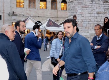Salvini: “I preti devono dire Messa non fare politica”