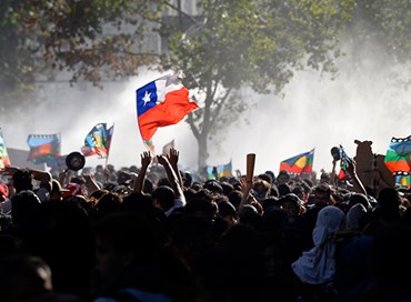 Cile, saccheggi e incendi: la protesta continua