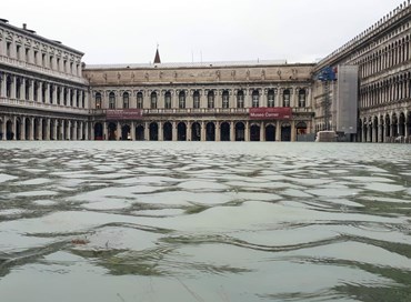 Venezia, piazza San Marco invasa dall’acqua