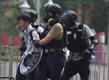 Hong Kong, scontri tra polizia e studenti al Politecnico