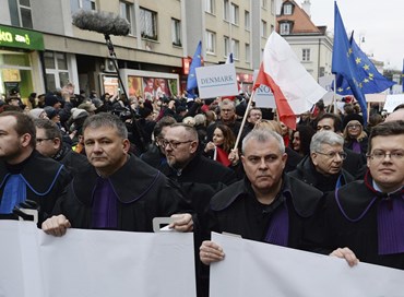 Sos “Polexit”, Varsavia approva legge-bavaglio contro i giudici