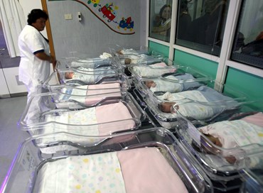 Istat, crollo delle nascite: 116mila italiani in meno