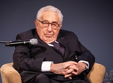 Kissinger: libertà e democrazia come antidoto al virus