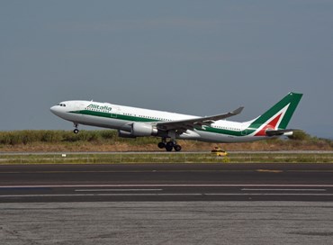 Istat, trasporti aerei: passeggeri diminuiti dell’85 per cento