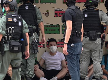 Torna la paura ad Hong Kong: la polizia arresta i manifestanti