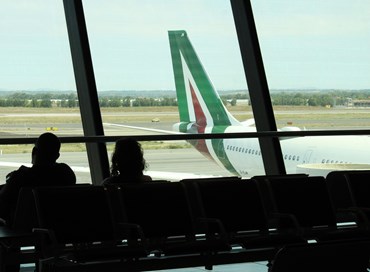 Alitalia: allarme tenuta conti, rischio per stipendi