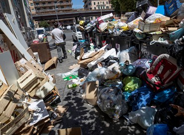 Emergenza rifiuti a Roma: una storia di ordinaria follia
