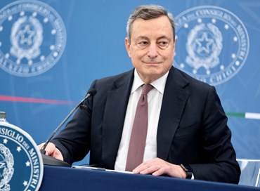 Draghi presenta il decreto anti-Covid: “Vaccinatevi”