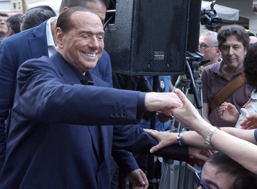 Berlusconi: “Attenzione ai più deboli, pensione minima mille euro a casalinghe”