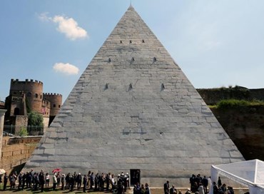 Roma celebra un 8 settembre di pace alla Piramide
