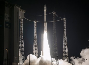 Il penultimo volo di Vega, con 12 satelliti a bordo