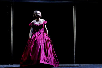 Teatro: Lucia Lavia è Madame Bovary 