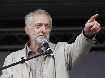 La vittoria di Corbyn cambia verso alla politica italiana 