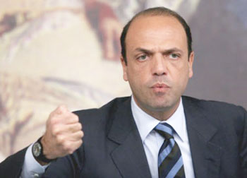 L’Italia commenta la caduta di Berlusconi